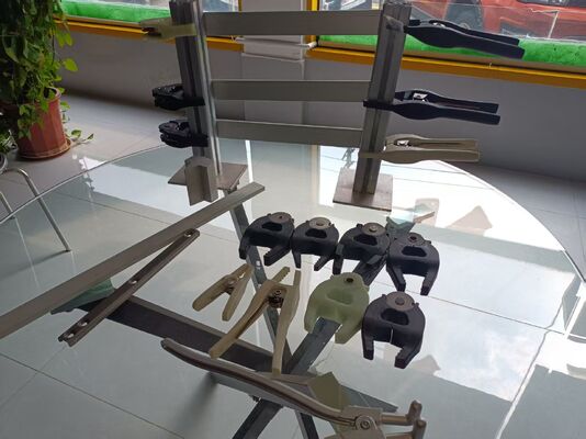 お買い得 Stable Clamping Acid-Resistant Anodizing Line Clamps and Fixtures with Custom Jaw Opening オンライン